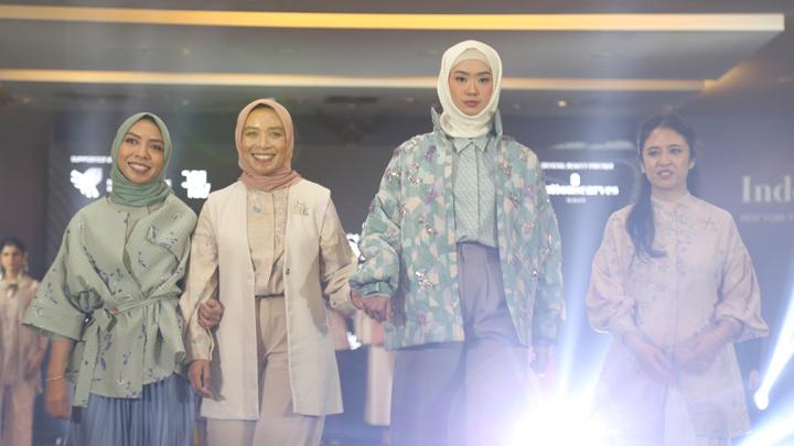 Fesyen Kami. merayakan 14 tahun berkarya New York Fashion Week 2023 - Womanindonesia.co.id