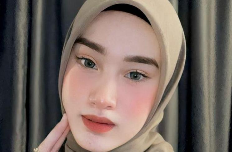 Profil Chombi, Sosok Penyanyi Sayunk I Love You yang Viral di TikTok 4 Chombi ” Sayunk I Love You” - Womanindonesia.co.id